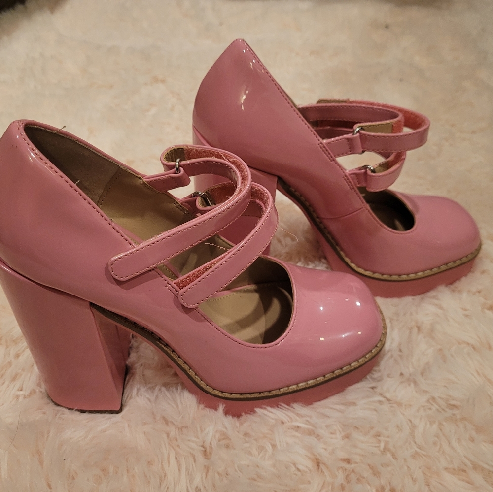 Steve Madden pink heels. Never worn. Pink Patton leather